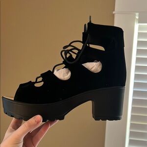 Chic Black Platform Sandals